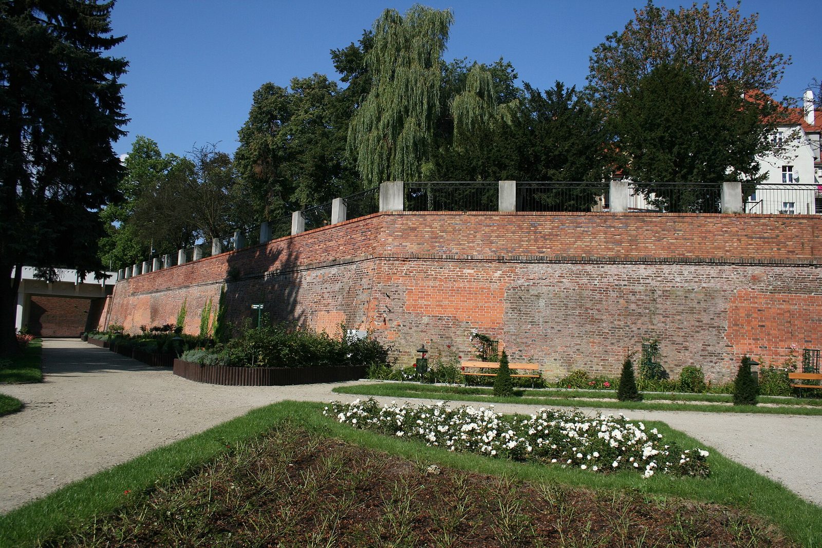 Bastion Leopold w dawnej fosie miejskiej w Głogowie